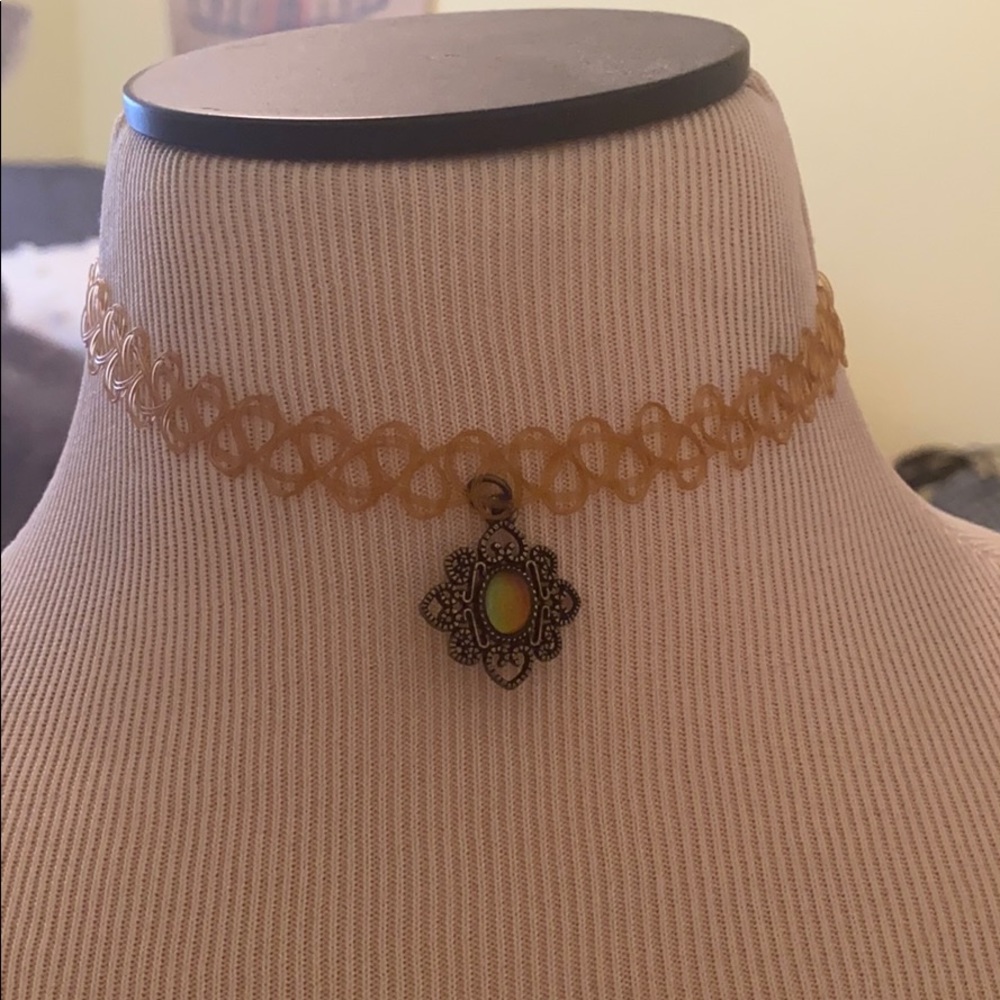 Chocker - Picture 2 of 3
